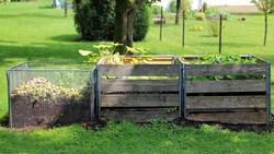 3-bin compost systems are good for those with large quantities of kitchen and garden material. Photo: Anatranias, Piqsels.com